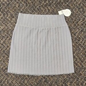 Offline by Aerie Skirt NWT Womens Size S Gray Ribbed Pull‎ On Lettuce Hem Mini